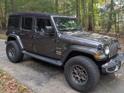 Used 2022 Jeep Wrangler Unlimited Sahara w/ Dual Top Group image 1