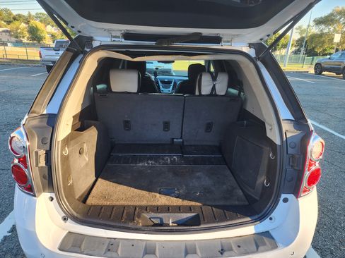 Used 2010 Chevrolet Equinox LT w/ Chrome Appearance Package image 9