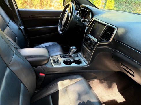 Used 2018 Jeep Grand Cherokee Limited AWD/4WD image 6