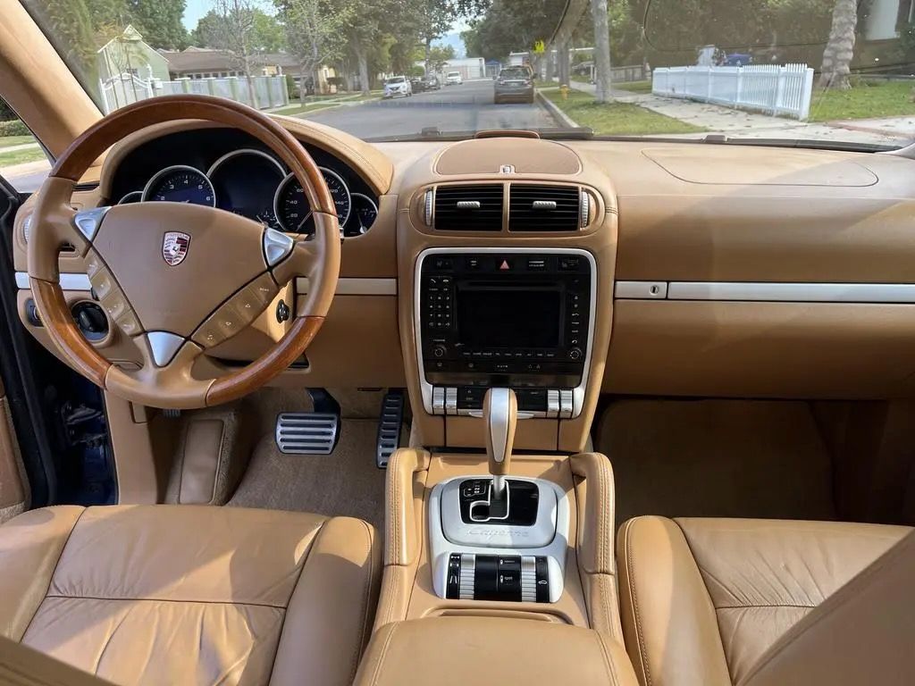Used 2006 Porsche Cayenne Turbo S AWD/4WD image 12