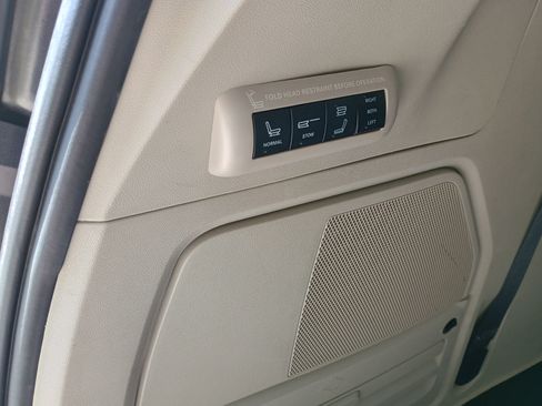 Used 2016 Chrysler Town & Country Limited Platinum w/ Trailer Tow Group image 20