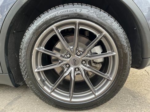 Used 2022 Tesla Model Y Long Range image 18