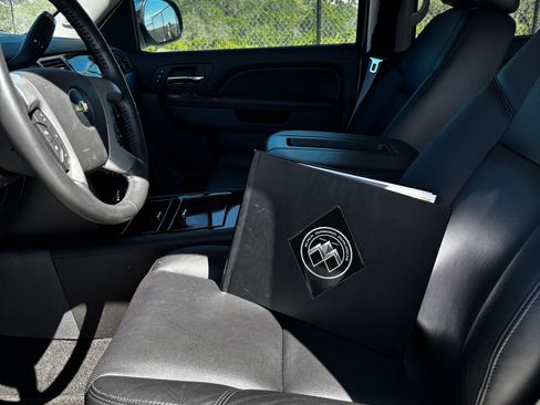 Used 2013 Chevrolet Avalanche LTZ image 10