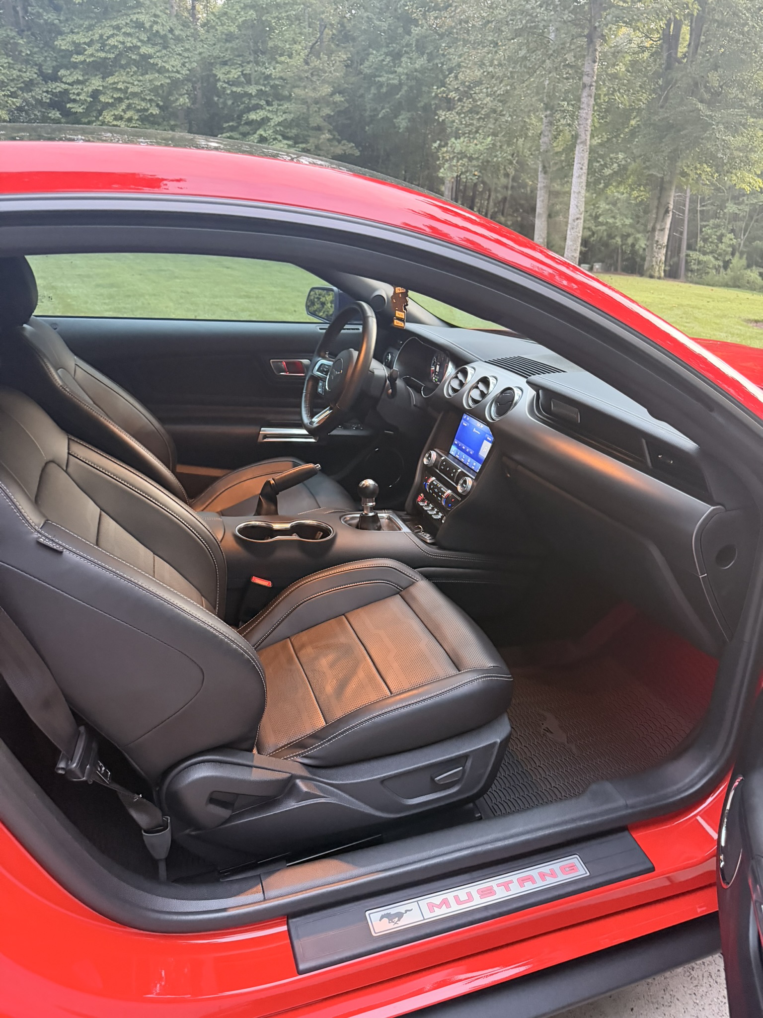 Used 2022 Ford Mustang GT Premium w/ Equipment Group 401A RWD image 8