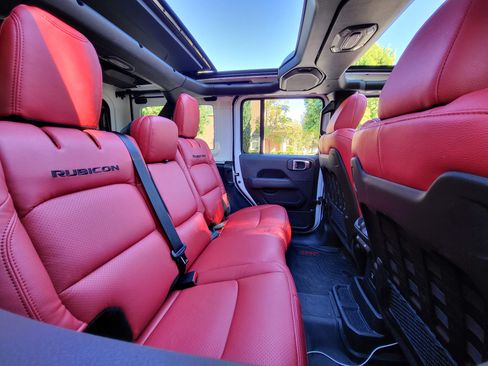 Used 2022 Jeep Wrangler Unlimited Rubicon w/ Steel Bumper Group image 9