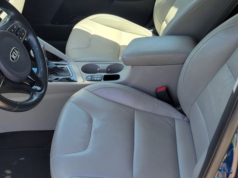 Used 2017 Kia Niro Touring w/ Advanced Technology Package image 18