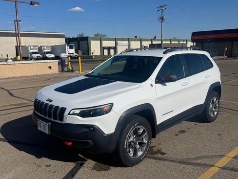 Used 2019 Jeep Cherokee Trailhawk w/ Cold Weather Group AWD/4WD image 6