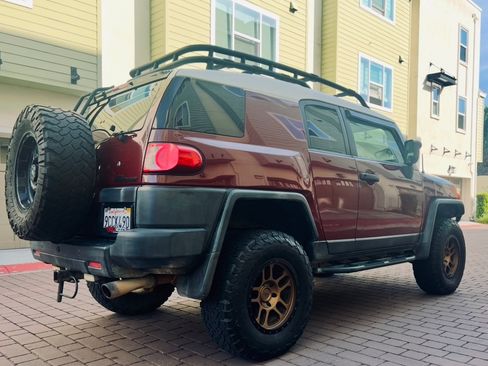 Used 2008 Toyota FJ Cruiser Sport Utility 2D w/ Upgrade Pkg 1 image 4