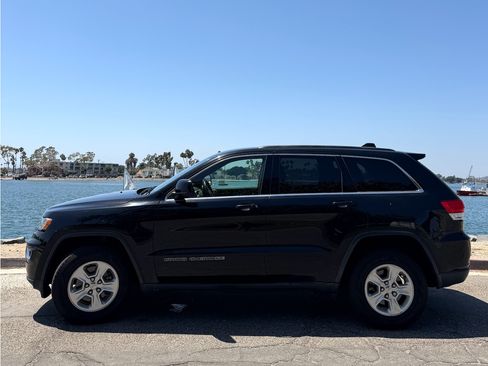 Used 2017 Jeep Grand Cherokee Laredo RWD image 1