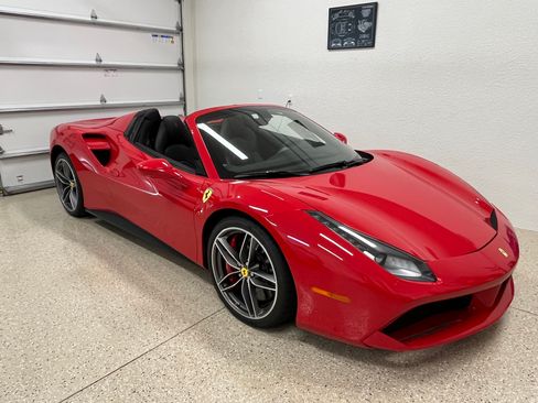 Used 2019 Ferrari 488 Spider image 8