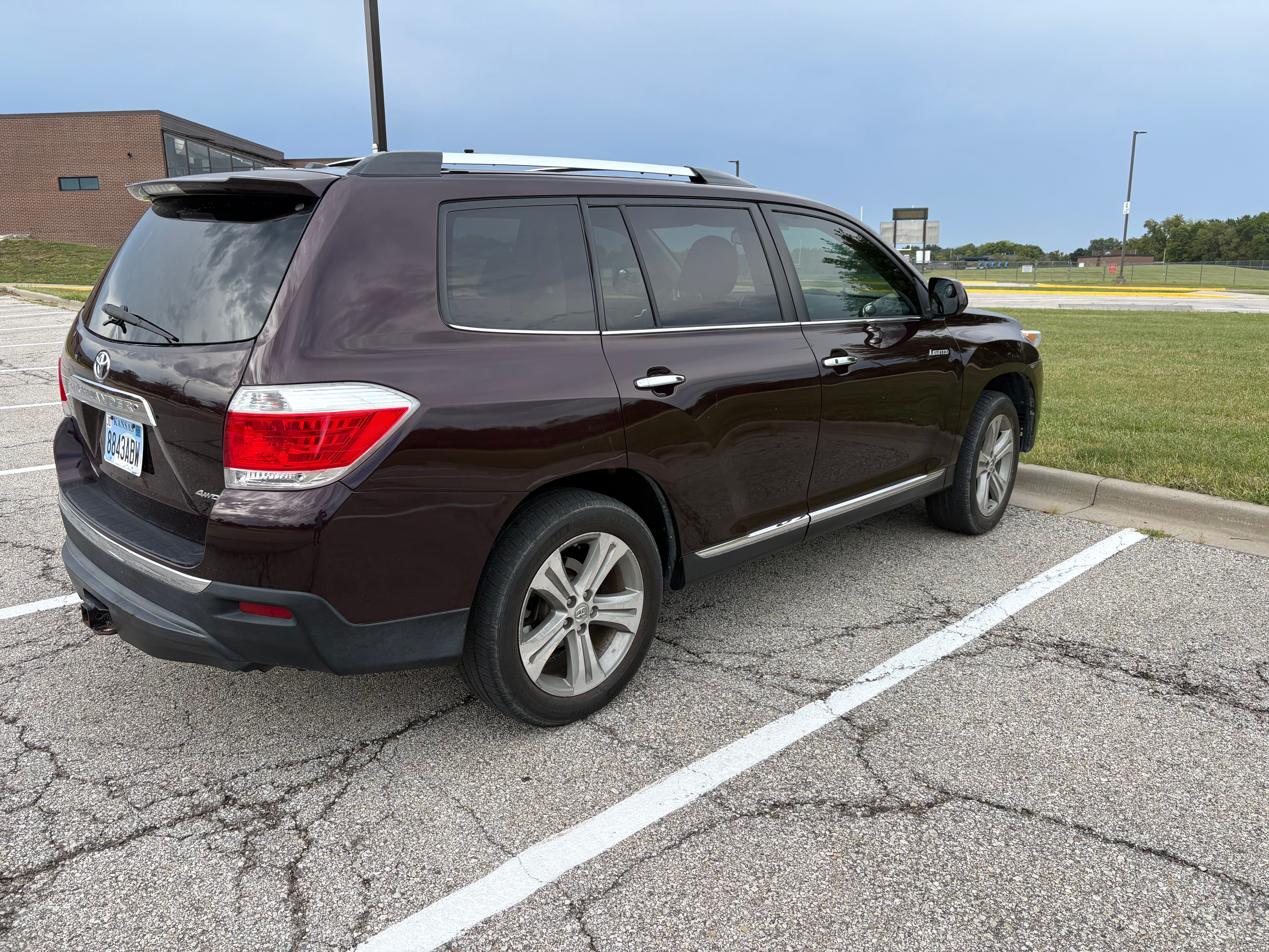 Used 2011 Toyota Highlander Limited w/ Tow Pkg AWD/4WD image 5