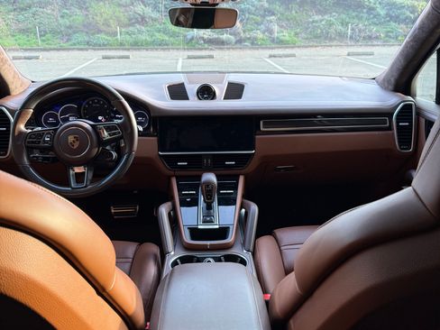 Used 2020 Porsche Cayenne Turbo image 16