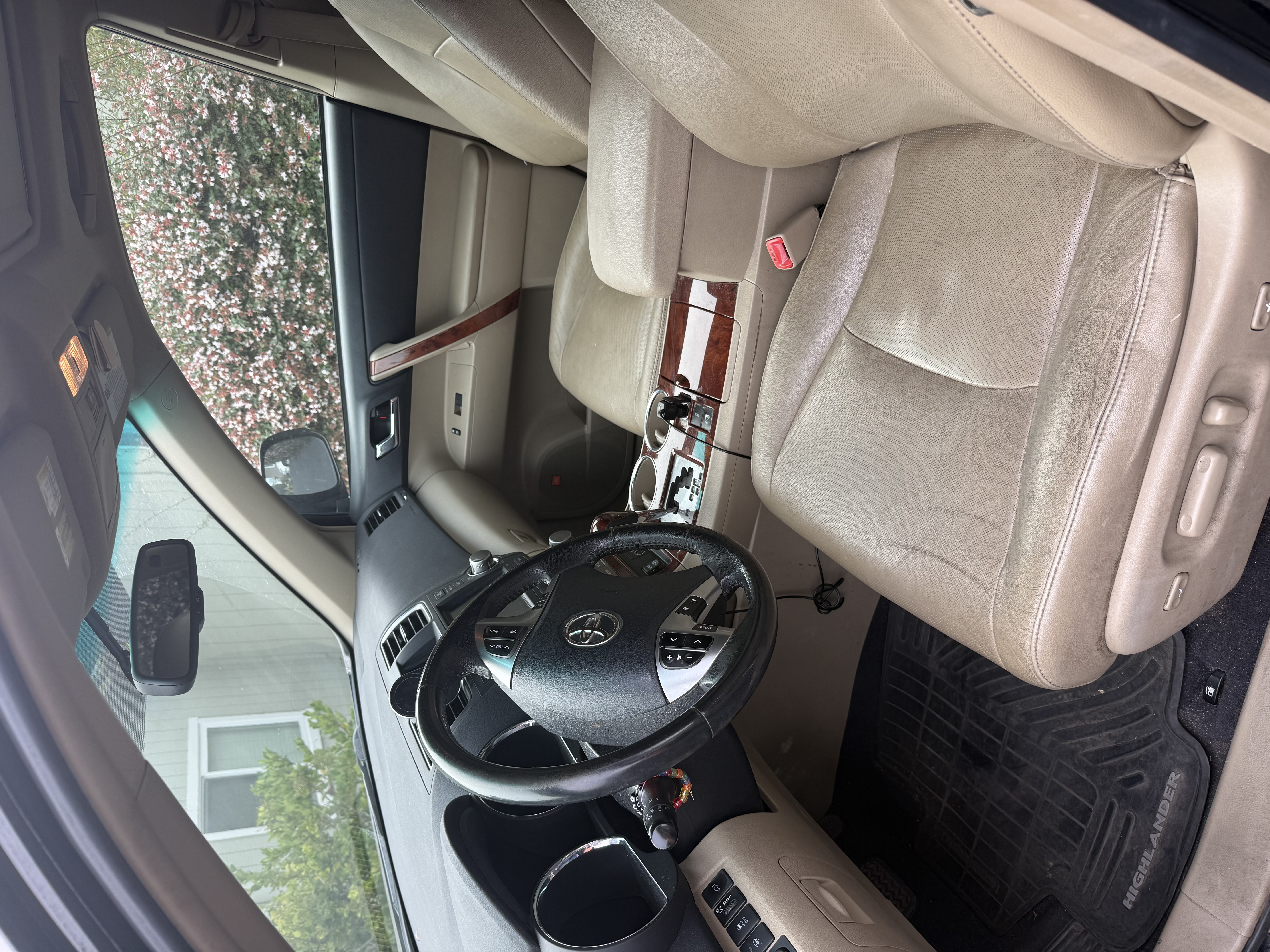 Used 2011 Toyota Highlander Limited w/ Tow Pkg AWD/4WD image 6