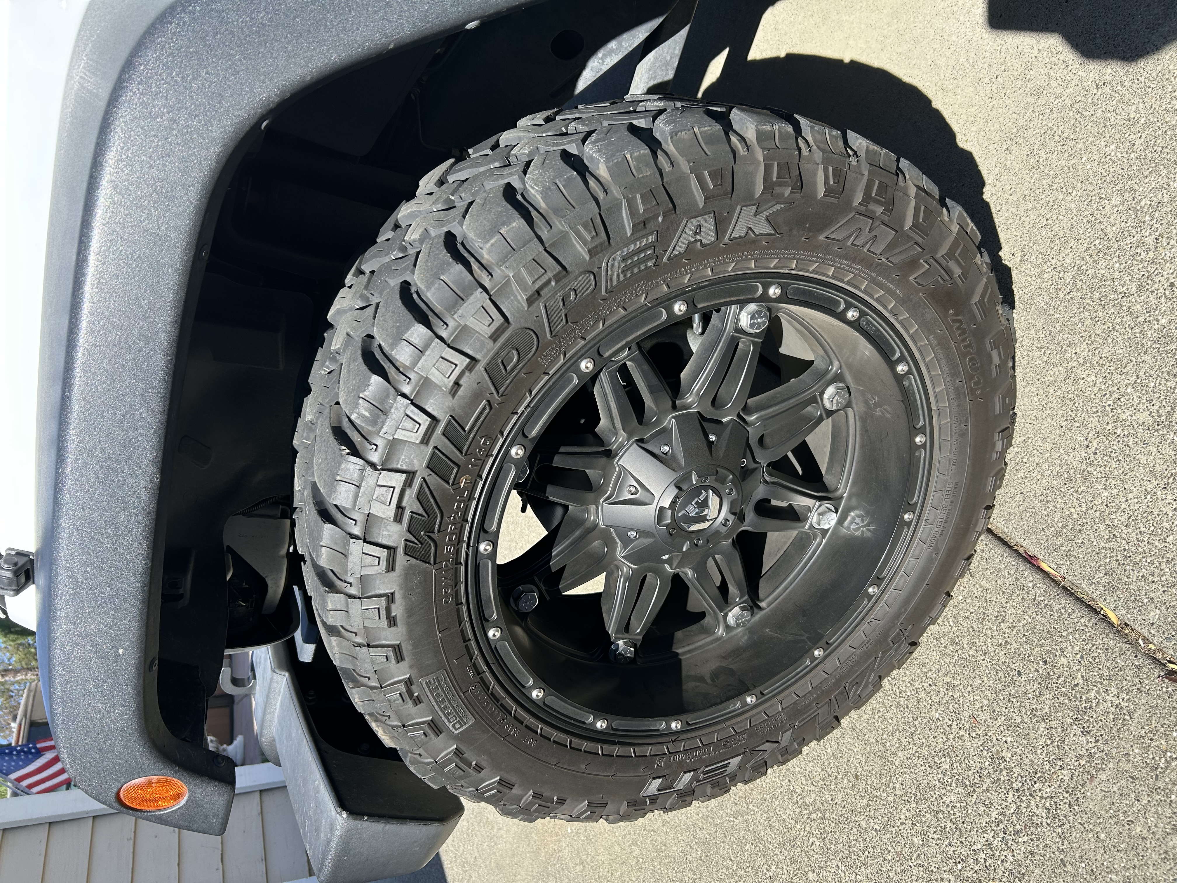 Used 2017 Jeep Wrangler Unlimited Rubicon w/ Connectivity Group AWD/4WD image 9