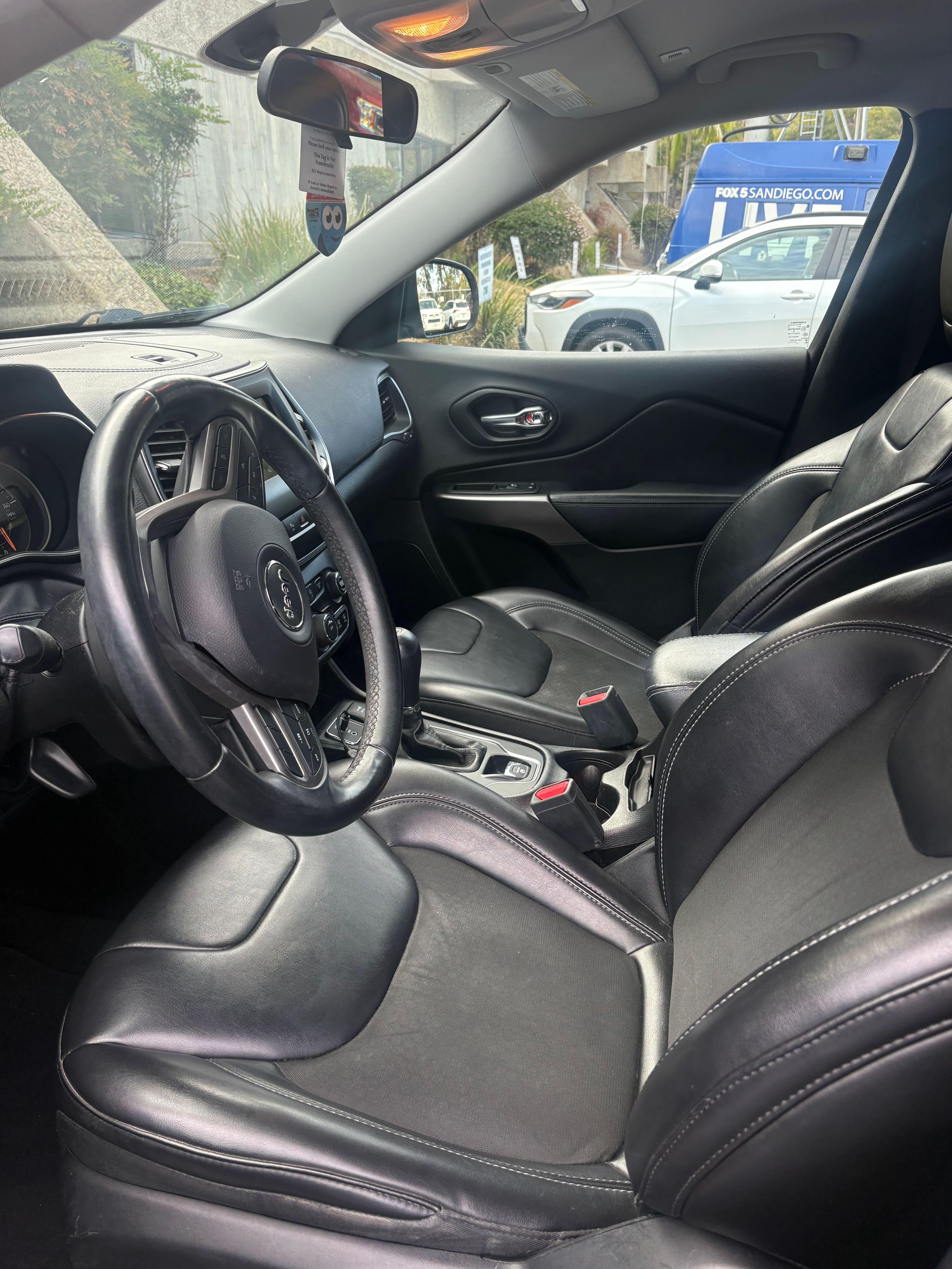 Used 2019 Jeep Cherokee Latitude Plus FWD image 4