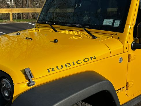 Used 2009 Jeep Wrangler Unlimited Rubicon w/ Dual Top Group image 14