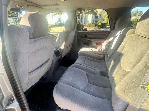 Used 2006 GMC Yukon SLE w/ Smart Select Package image 8