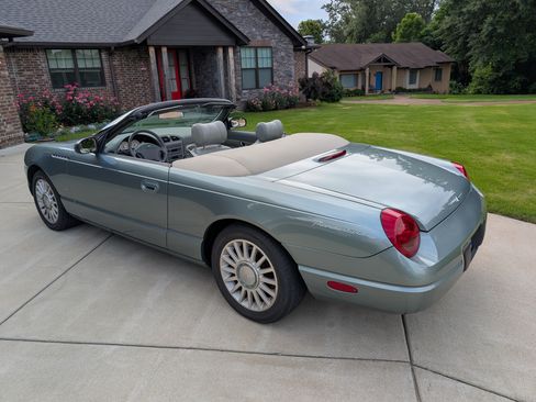 Used 2004 Ford Thunderbird Pacific Coast image 16