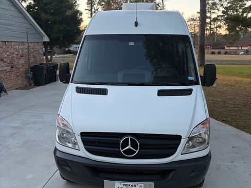 Used 2013 Mercedes-Benz Sprinter 2500 image 4