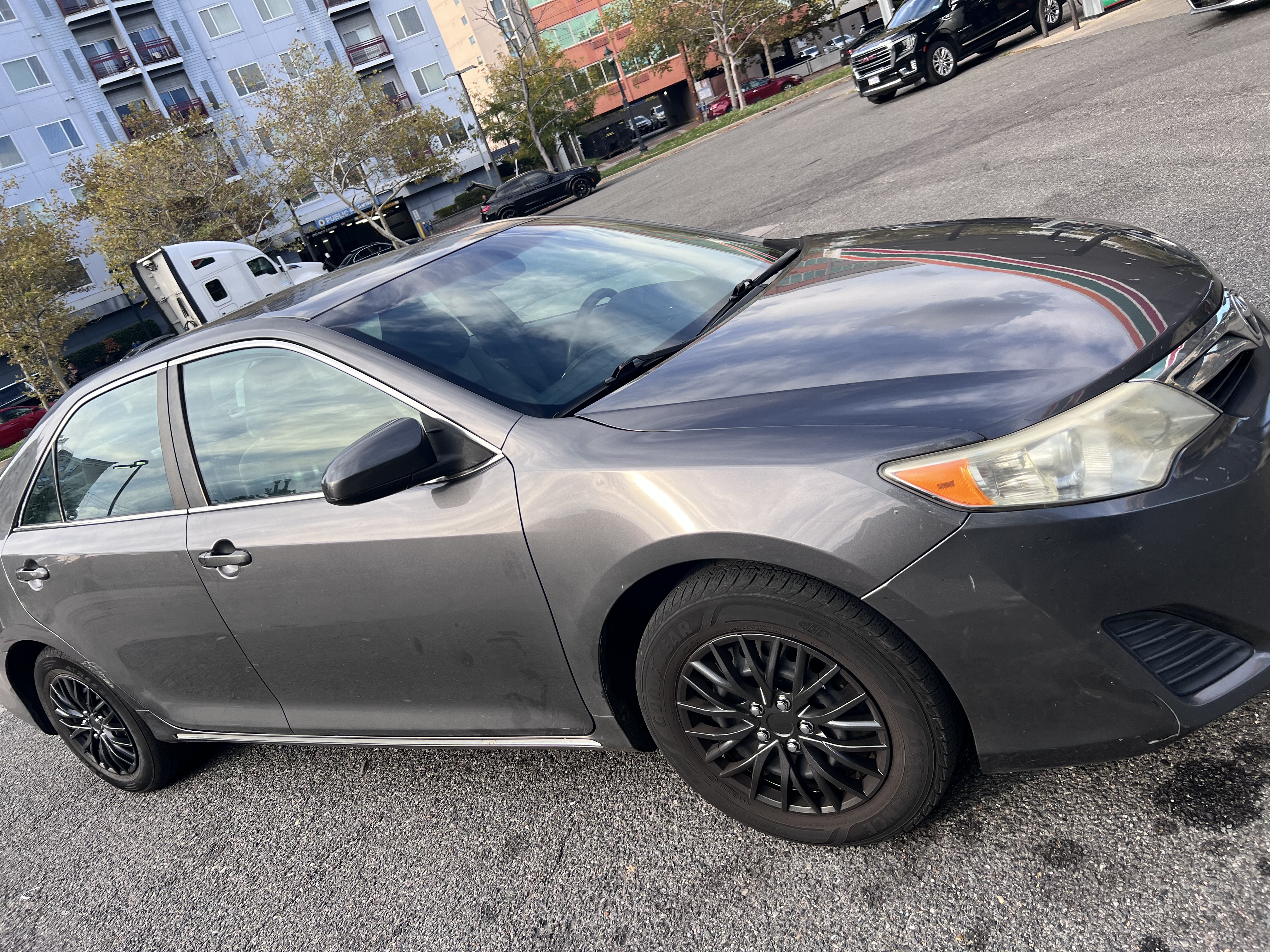 Used 2014 Toyota Camry LE FWD image 11