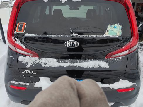 Used 2020 Kia Soul LX image 2