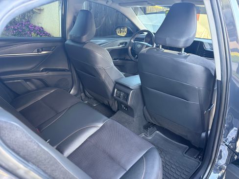 Used 2025 Toyota Camry XLE FWD image 14