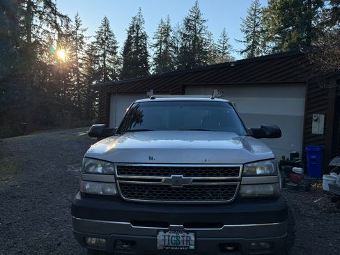 Used 2005 Chevrolet Silverado 2500 LT w/ Heavy-Duty Power Package image 10