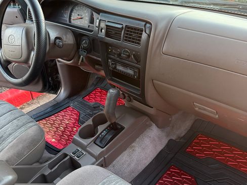 Used 1999 Toyota Tacoma PreRunner RWD image 16