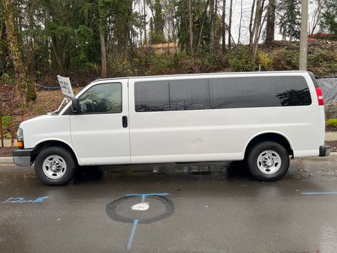 Used 2016 Chevrolet Express 3500 LT w/ LT Preferred Equipment Group image 16