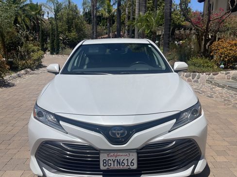 Used 2019 Toyota Camry XLE FWD image 11