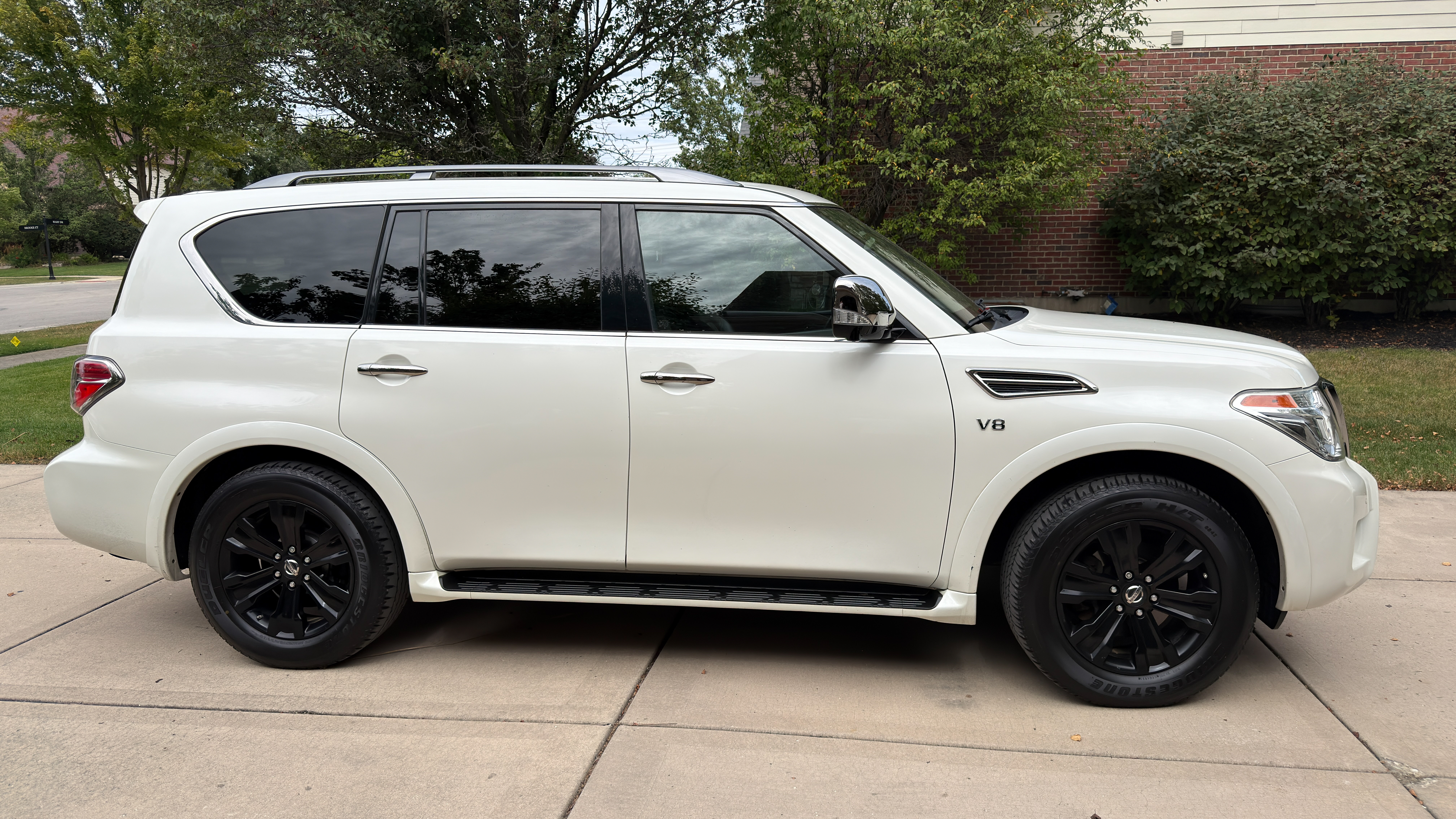 Used 2019 Nissan Armada Platinum w/ Captain's Chairs Package AWD/4WD image 1