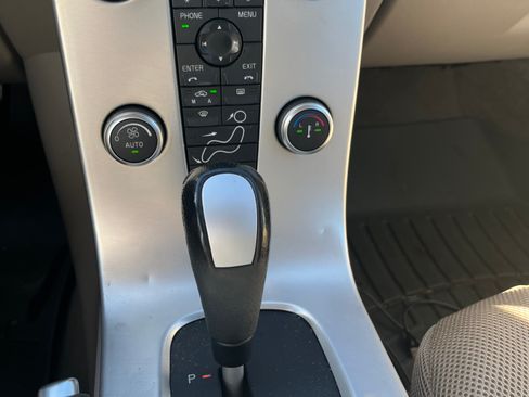 Used 2011 Volvo C70 T5 w/ Convenience Pkg image 10