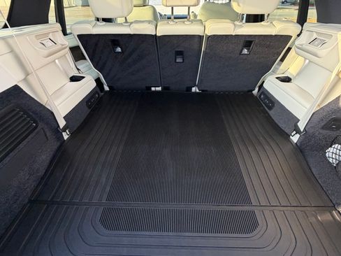 Used 2025 Land Rover Range Rover Long Wheelbase SE image 26