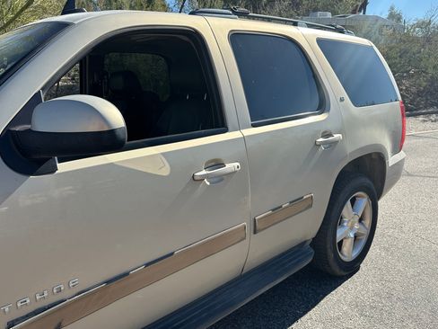 Used 2010 Chevrolet Tahoe LT w/ Luxury Package image 4