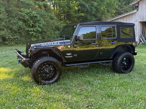 Used 2015 Jeep Wrangler Unlimited Sahara w/ Trailer Tow Group AWD/4WD image 4