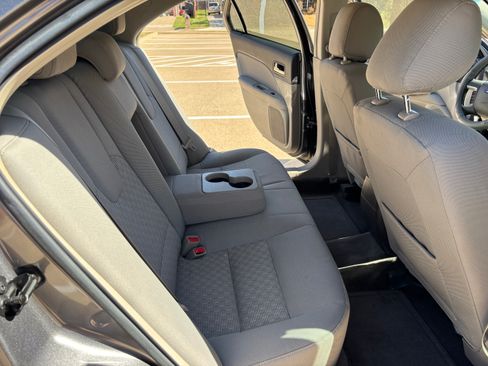 Used 2012 Ford Fusion SE image 10