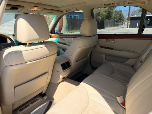 Used 2004 Lexus LS 430 RWD image 29