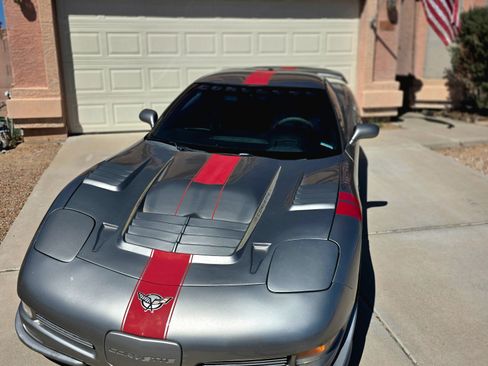 Used 1998 Chevrolet Corvette Coupe w/ Roof Pkg image 16