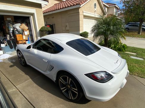Used 2011 Porsche Cayman image 2