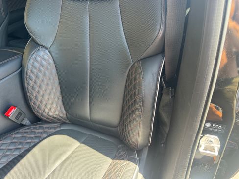 Used 2023 Jeep Grand Cherokee Summit image 6