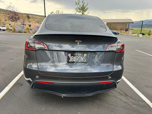 Used 2022 Tesla Model Y Performance AWD/4WD image 8