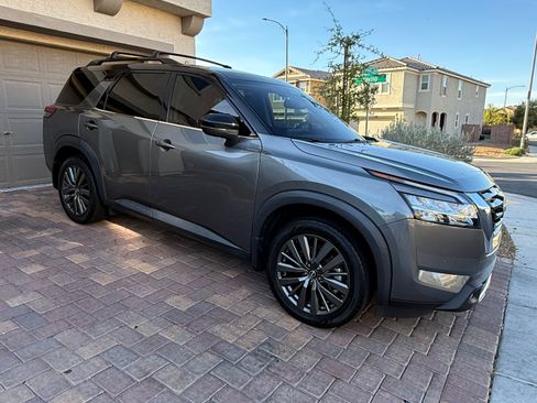 Used 2022 Nissan Pathfinder SL w/ SL Premium Package image 13