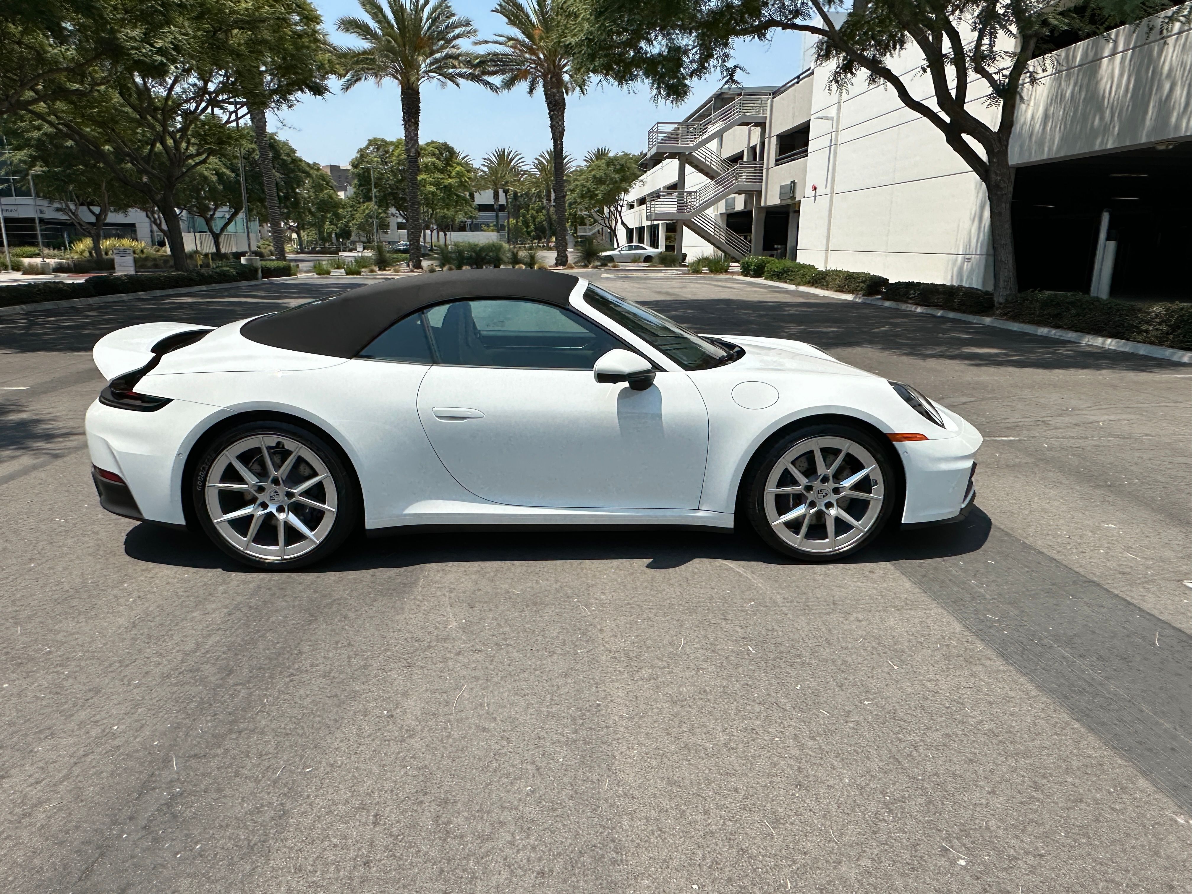 Used 2025 Porsche 911 Carrera RWD image 9