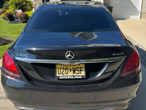 Used 2020 Mercedes-Benz C 300 4MATIC Sedan image 4
