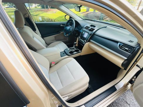 Used 2012 Toyota Camry LE FWD image 13