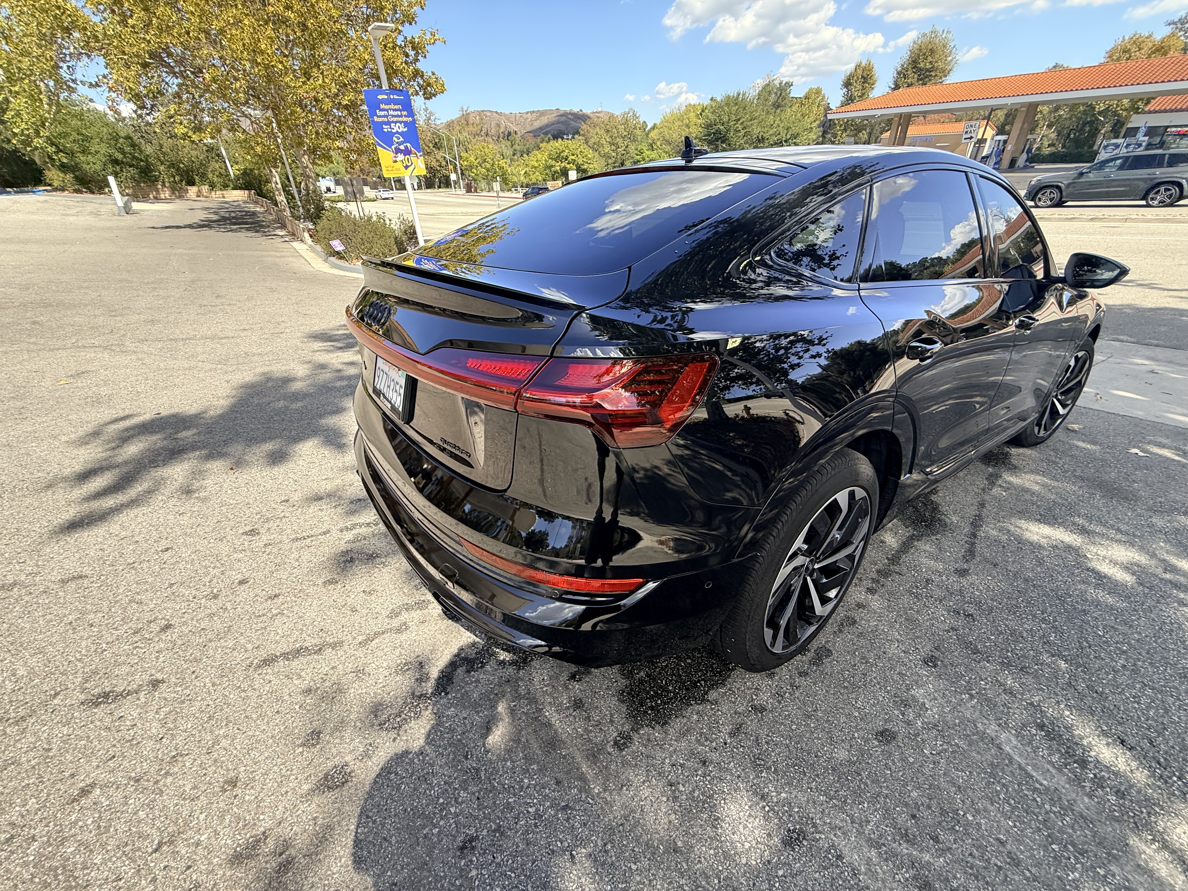 Used 2022 Audi e-tron Premium Plus w/ Premium Plus Package AWD/4WD image 23