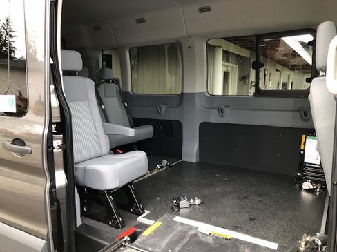 Used 2017 Ford Transit 350 XLT image 22