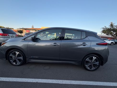 Used 2018 Nissan Leaf SL w/ SL Technology Package FWD image 4