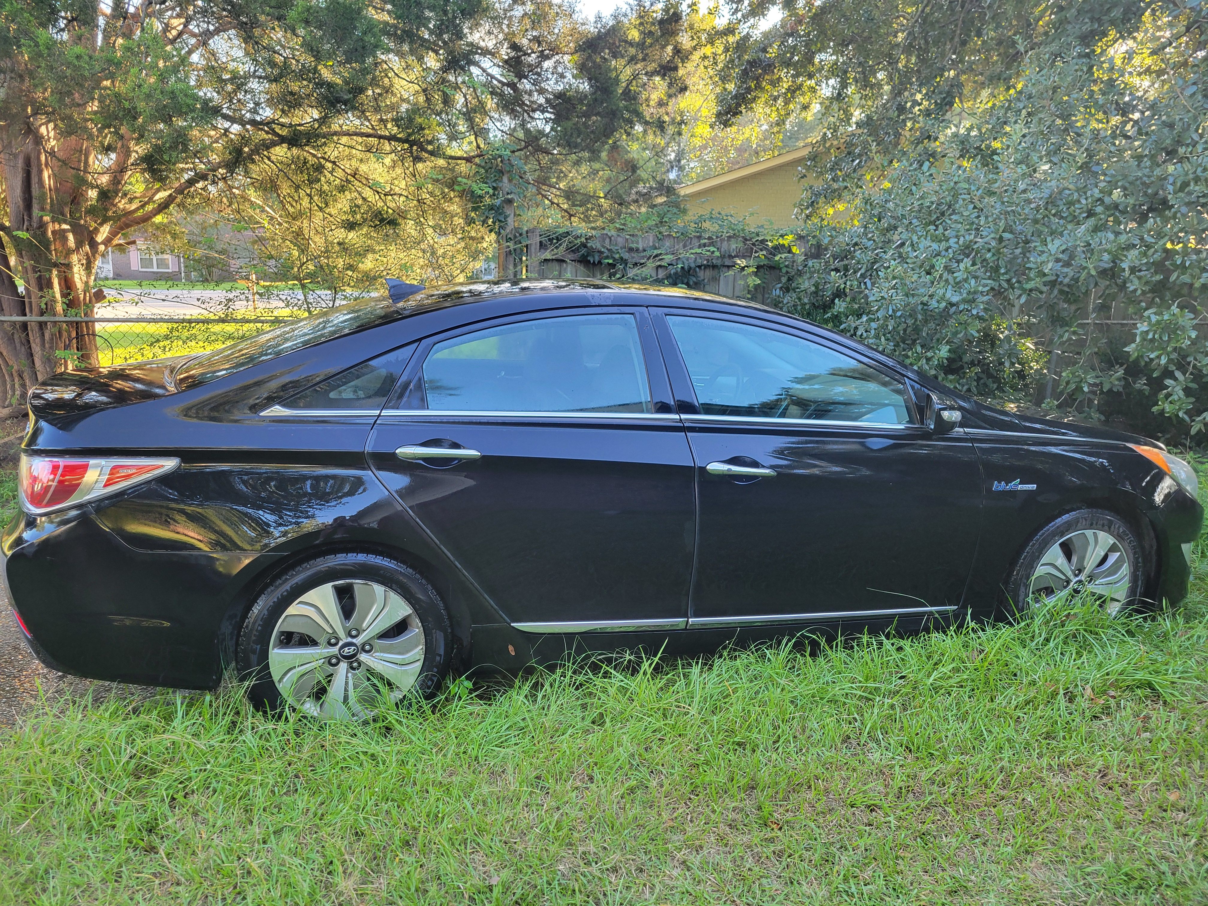 Used 2014 Hyundai Sonata Limited w/ Panoramic Sunroof Package 02 FWD image 4