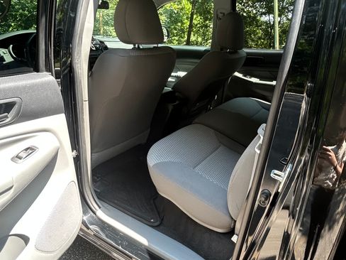 Used 2012 Toyota Tacoma PreRunner w/ Convenience Pkg RWD image 11
